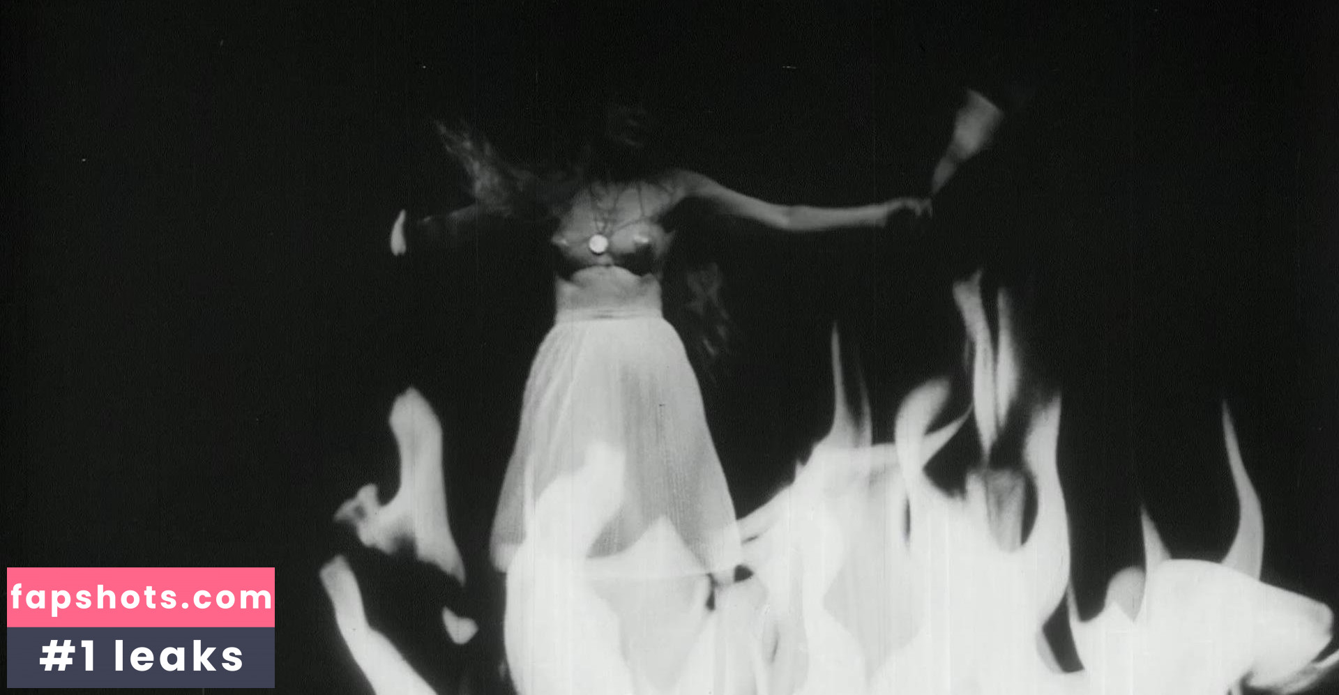 June Colbourne Nude Leaks OnlyFans Photos #5 - LeakJerk