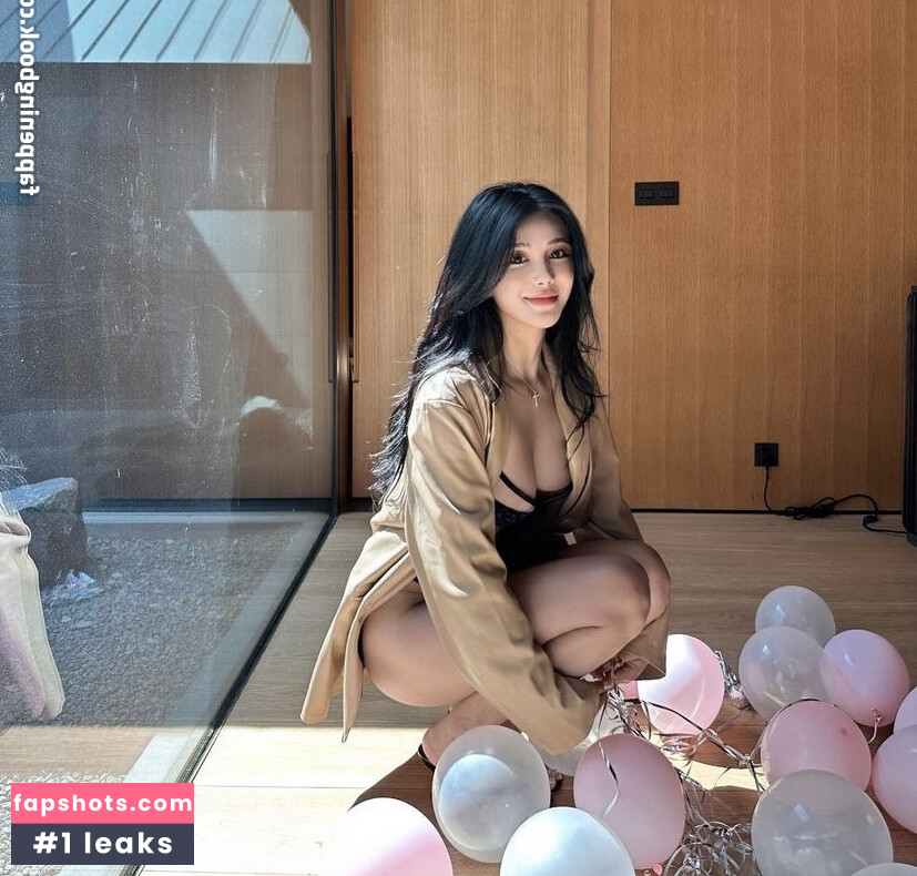 June Gong gallery photo #34