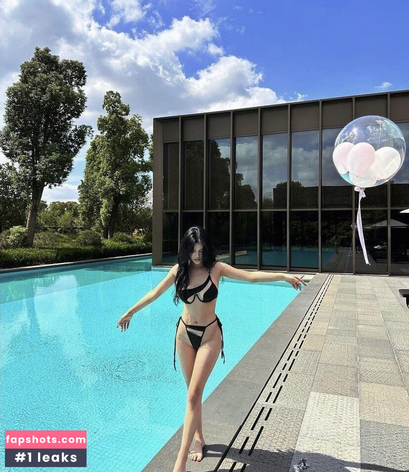 June Gong gallery photo #37