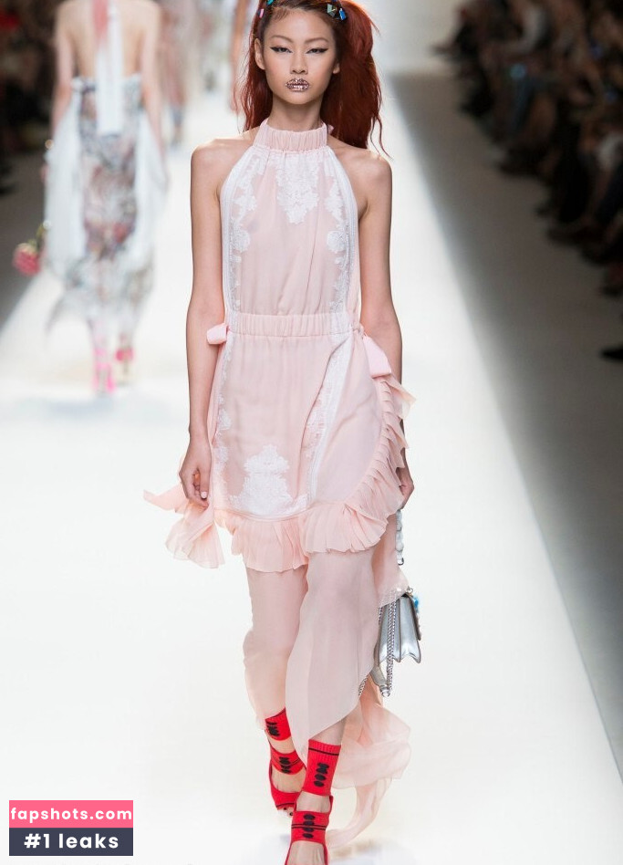 Jung Ho-yeon gallery photo #16