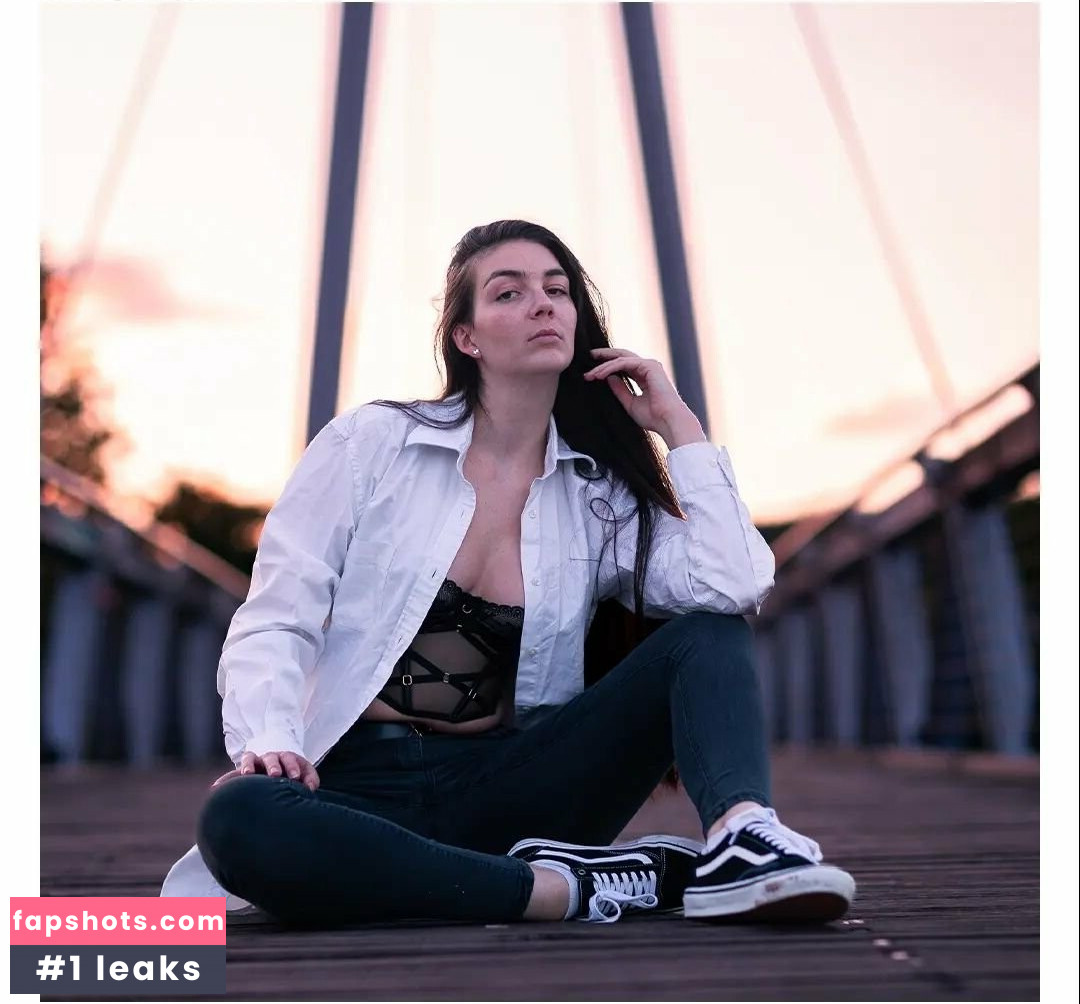 Justine Anne Crane gallery photo #33