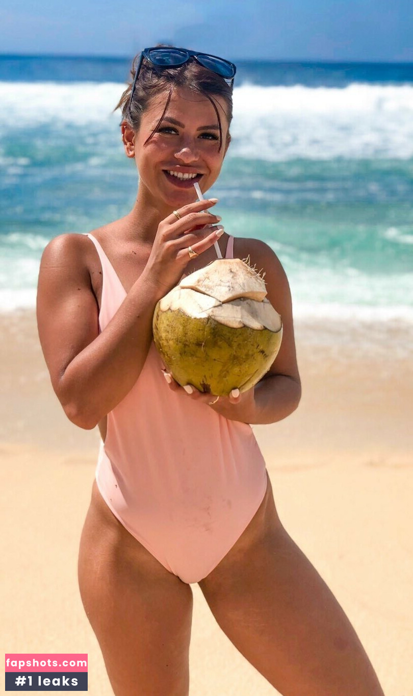 Justine Reine Marie gallery photo #11