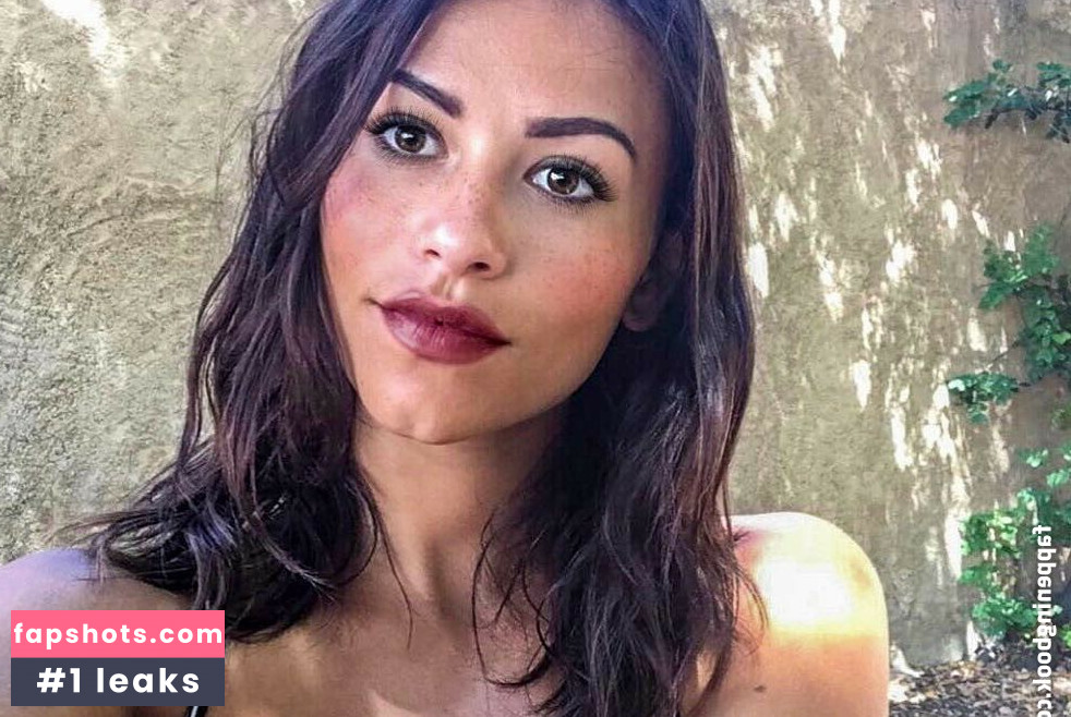 Justine Reine Marie gallery photo #20