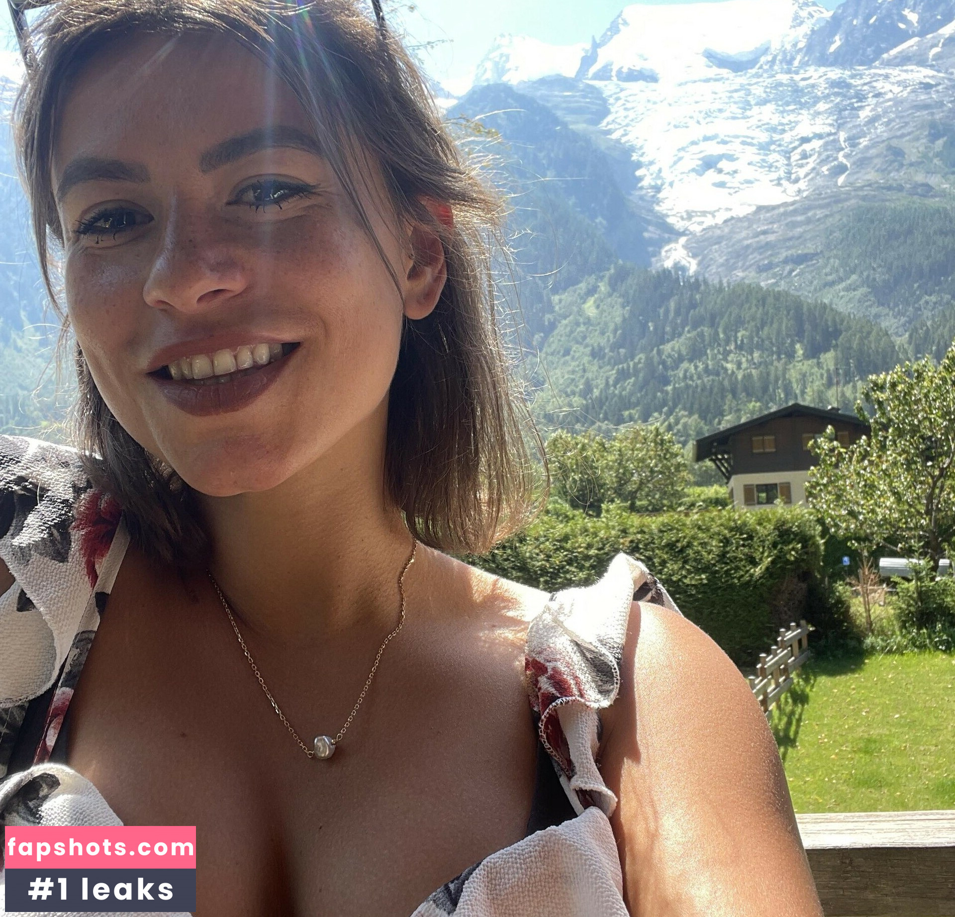 Justine Reine Marie gallery photo #7