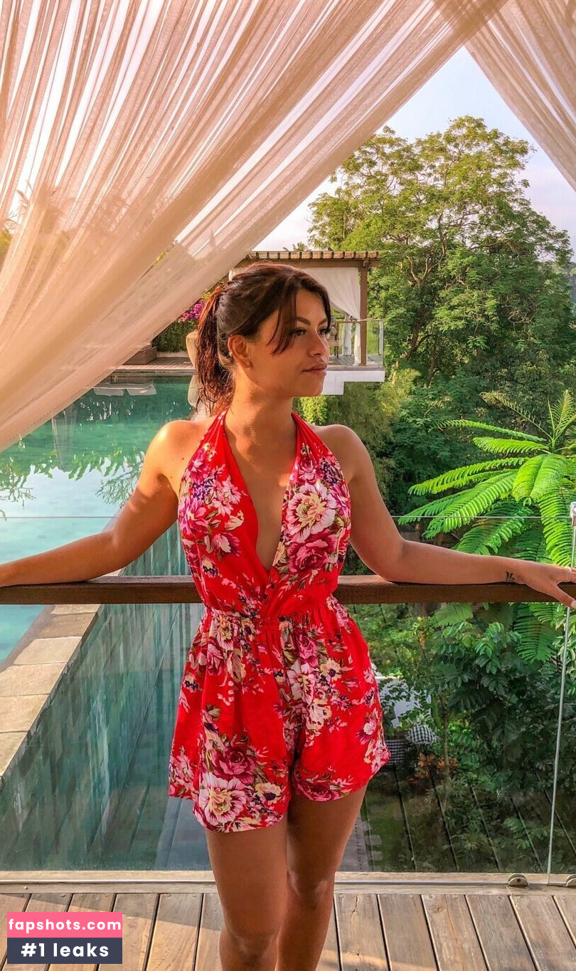 Justine Reine Marie gallery photo #8