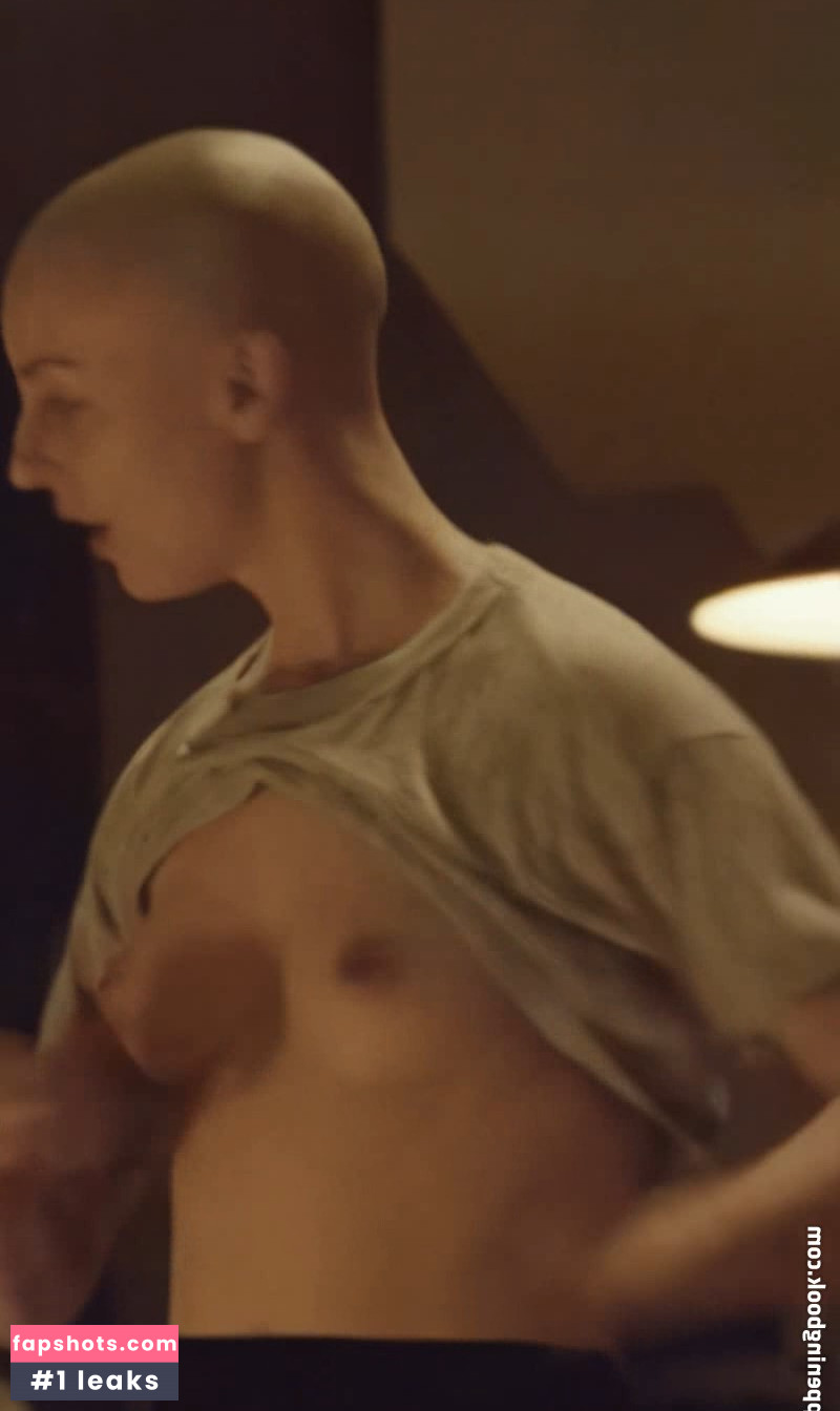 Kacey Rohl gallery photo #2