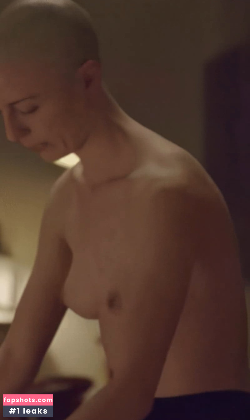 Kacey Rohl gallery photo #5