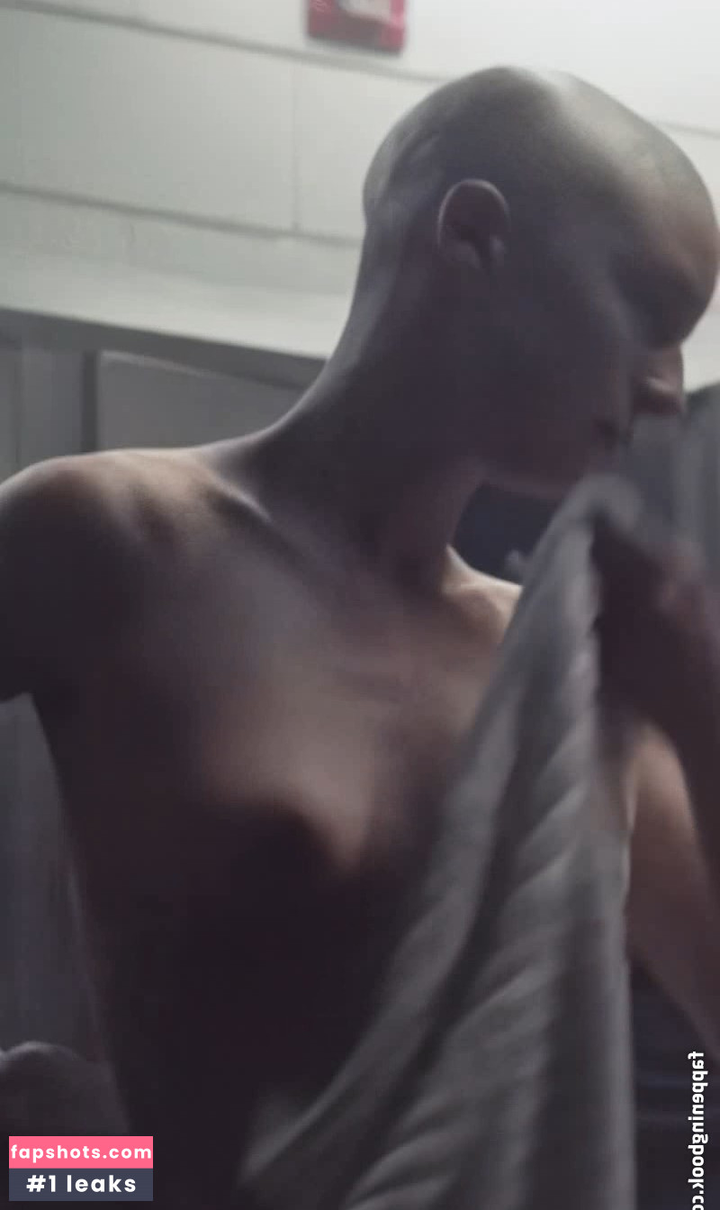 Kacey Rohl gallery photo #7