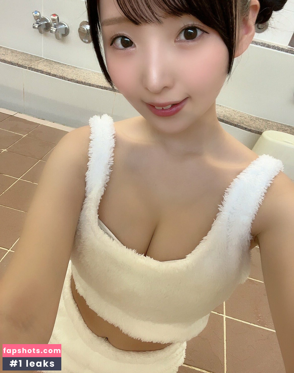 Kaho Kisuo 来生かほ gallery photo #3