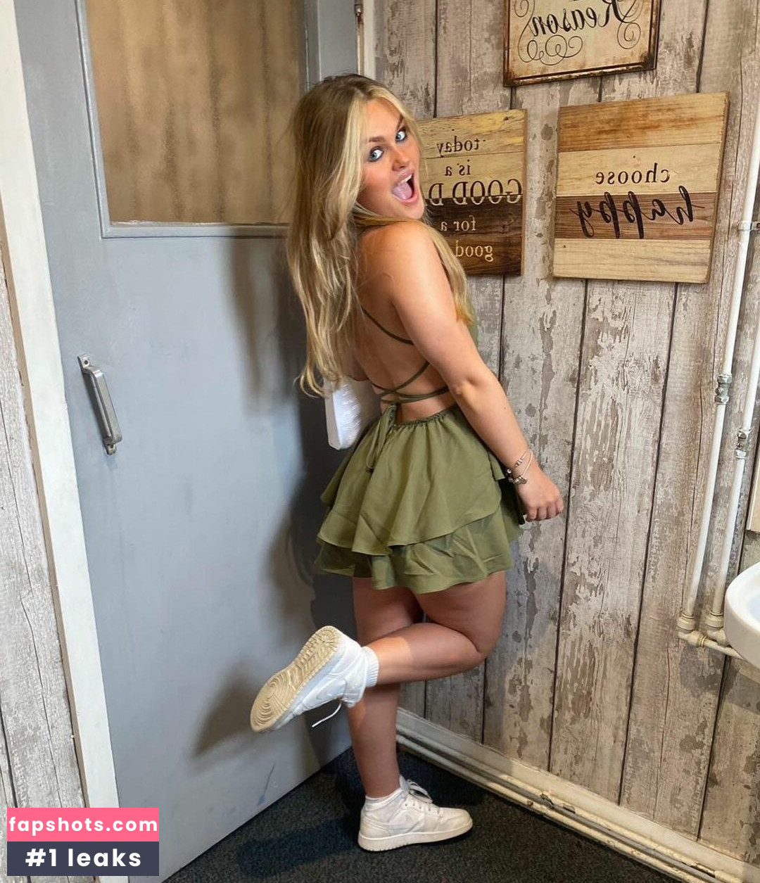 kaideyhoward gallery photo #3