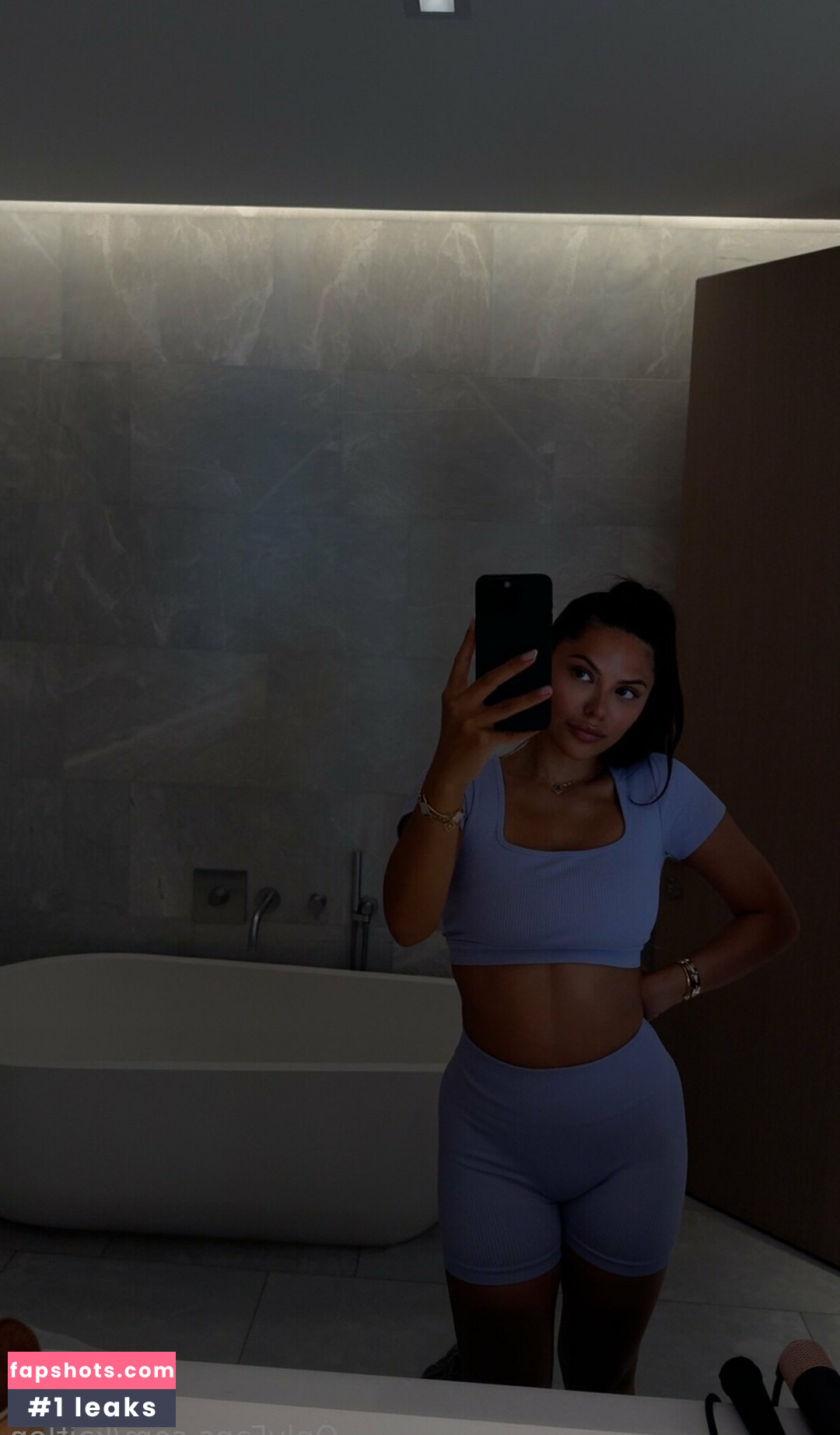 Kaitlen gallery photo #2