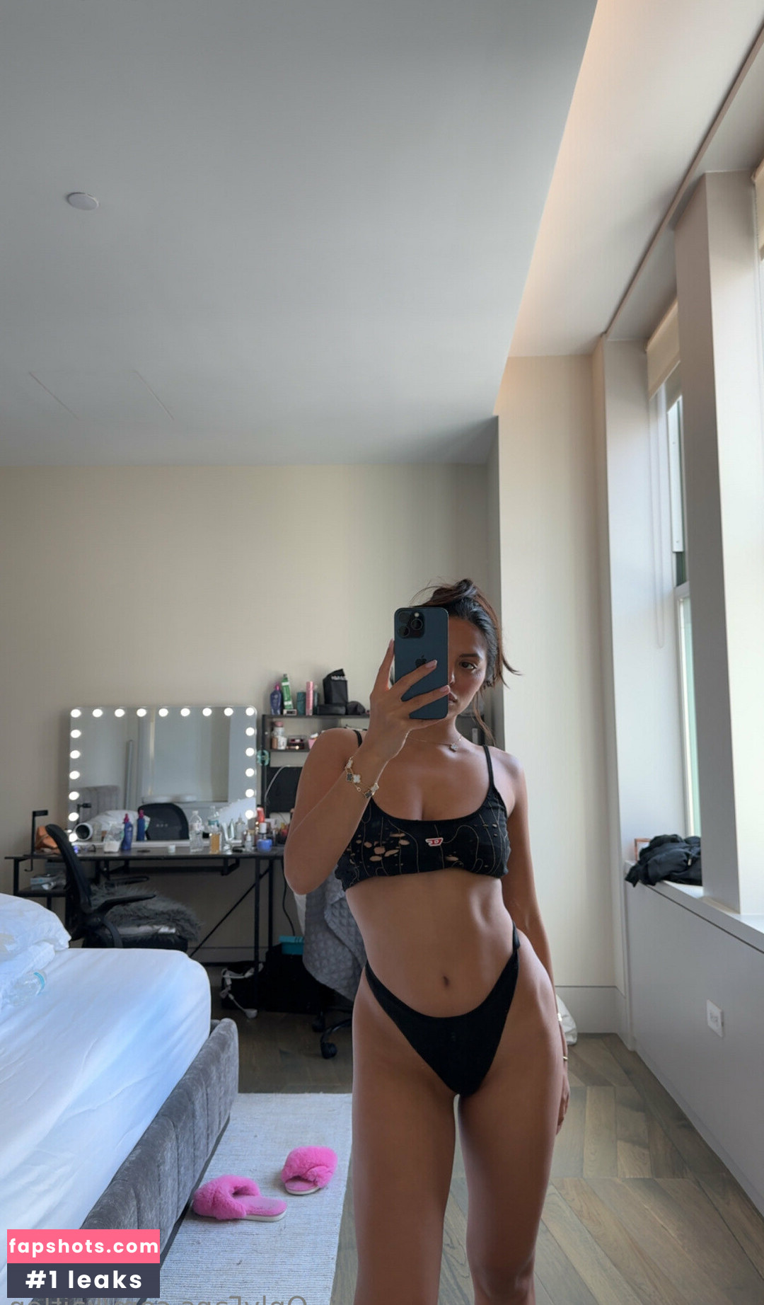 Kaitlen gallery photo #5