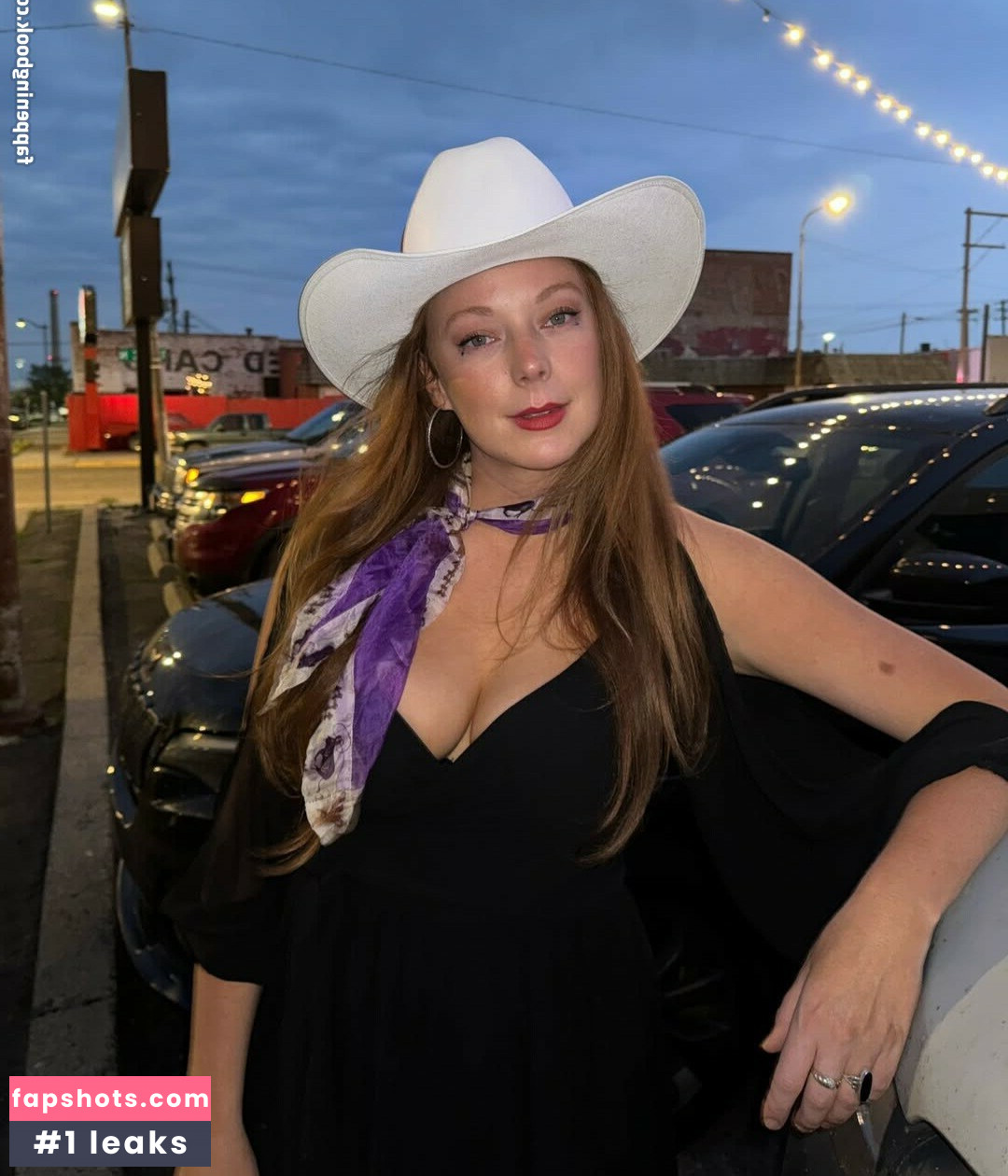 Kaitlin Butts gallery photo #6