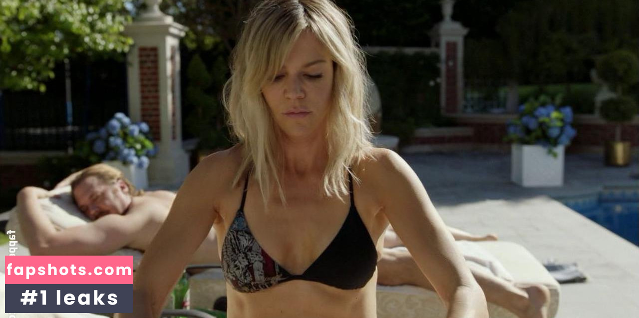 Kaitlin Olson gallery photo #17
