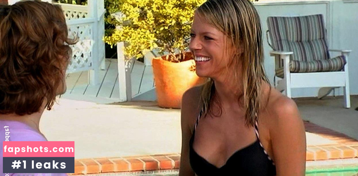 Kaitlin Olson gallery photo #23