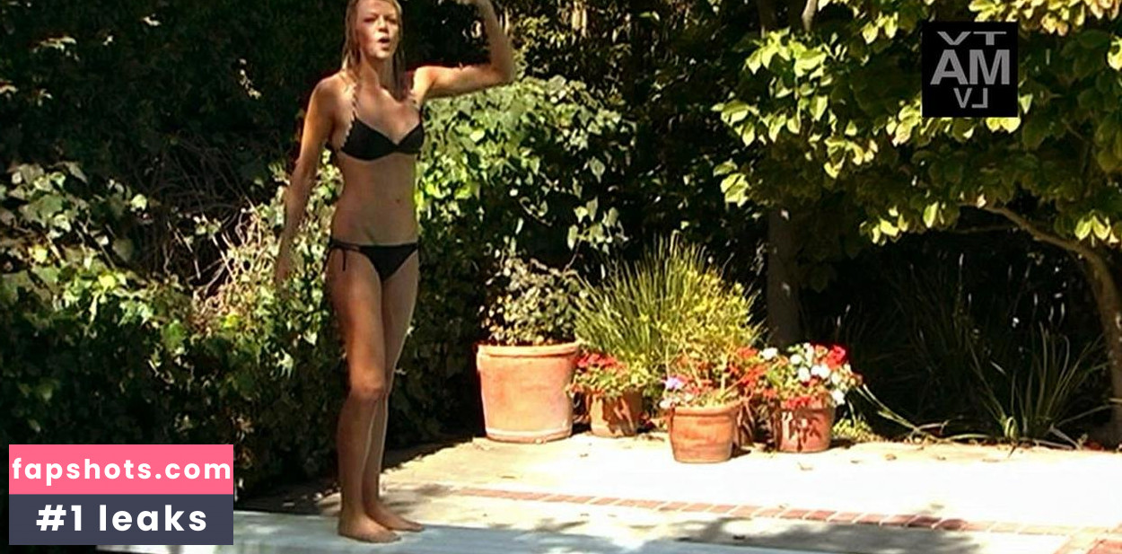 Kaitlin Olson gallery photo #33