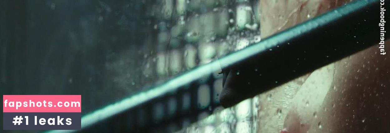 Kaitlin Riley nude babe gallery