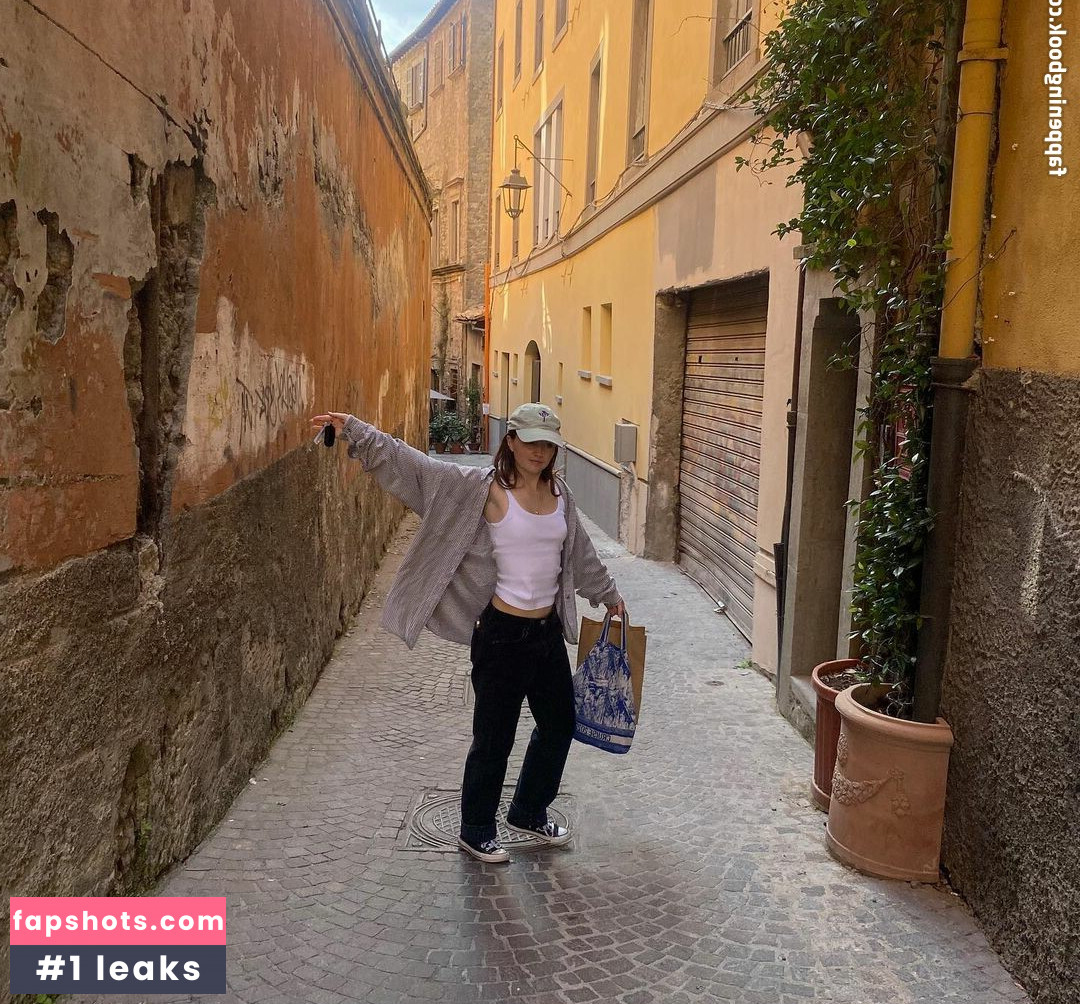 Kaitlyn Dever gallery photo #151