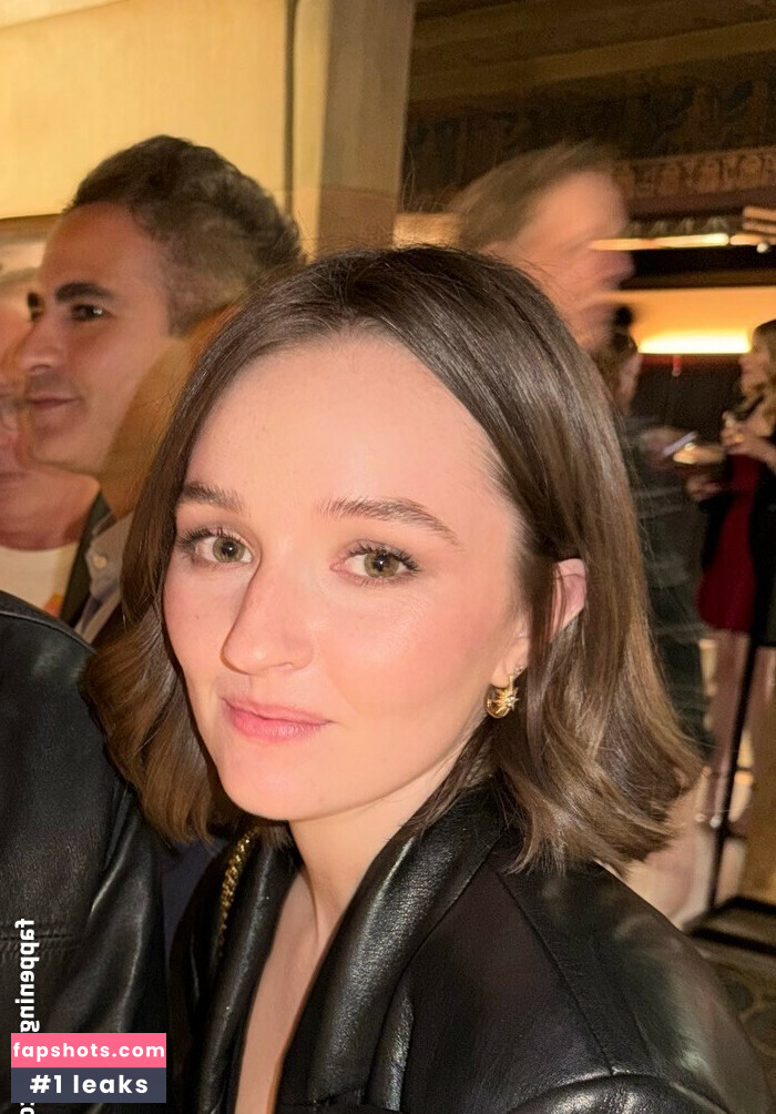 Kaitlyn Dever gallery photo #18