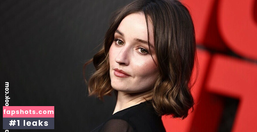 Kaitlyn Dever gallery photo #25