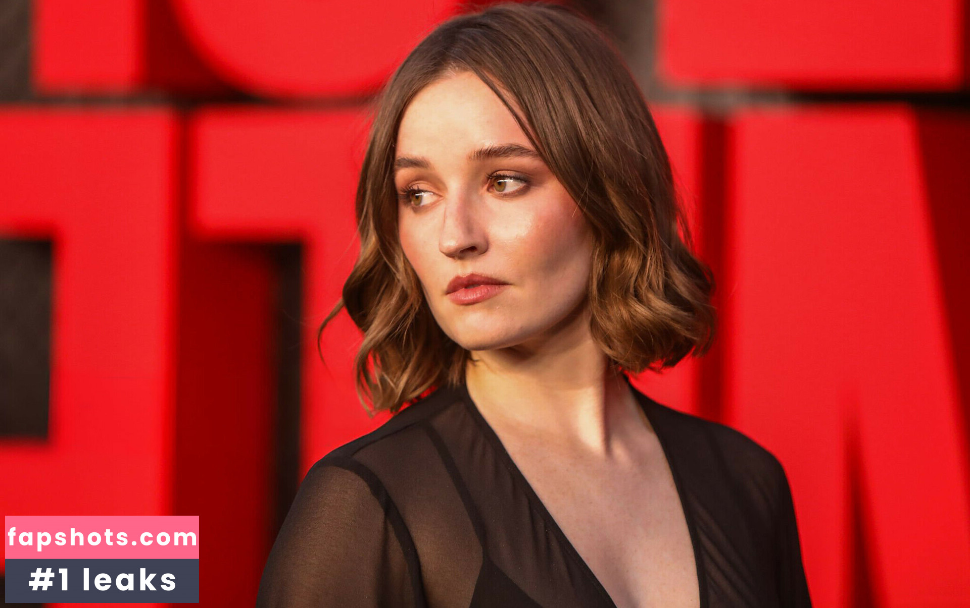 Kaitlyn Dever gallery photo #29