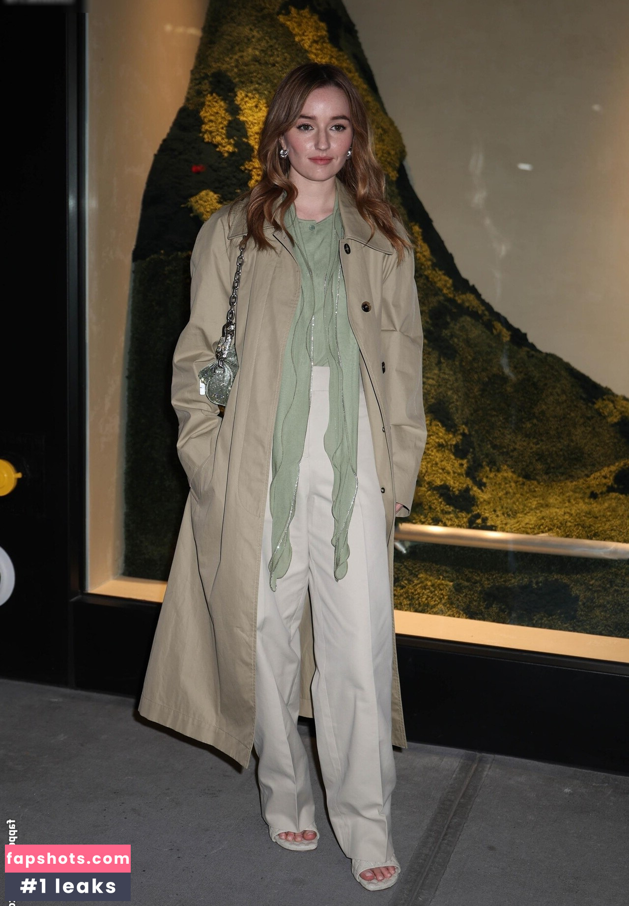 Kaitlyn Dever gallery photo #92