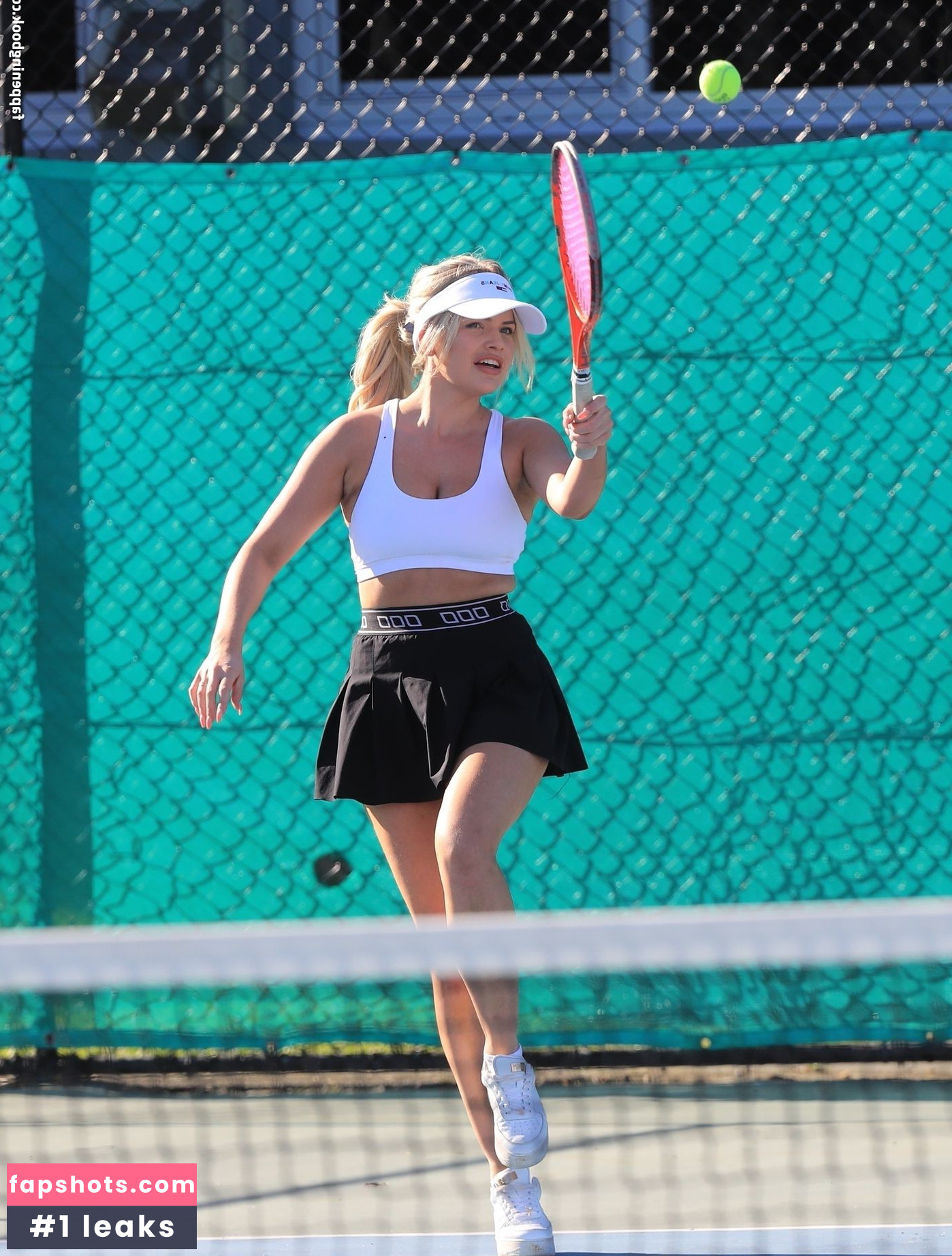 Kaitlyn Hoppe gallery photo #23