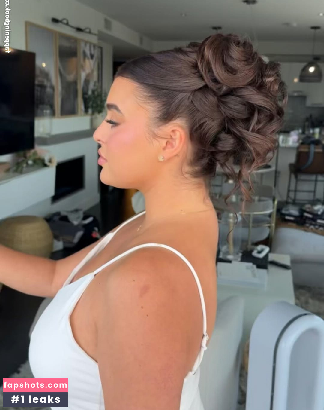 Kalani Hilliker gallery photo #15