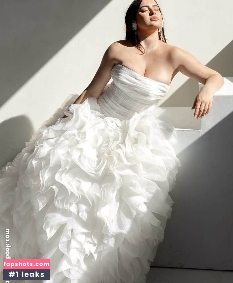 Kalani Hilliker gallery photo #17