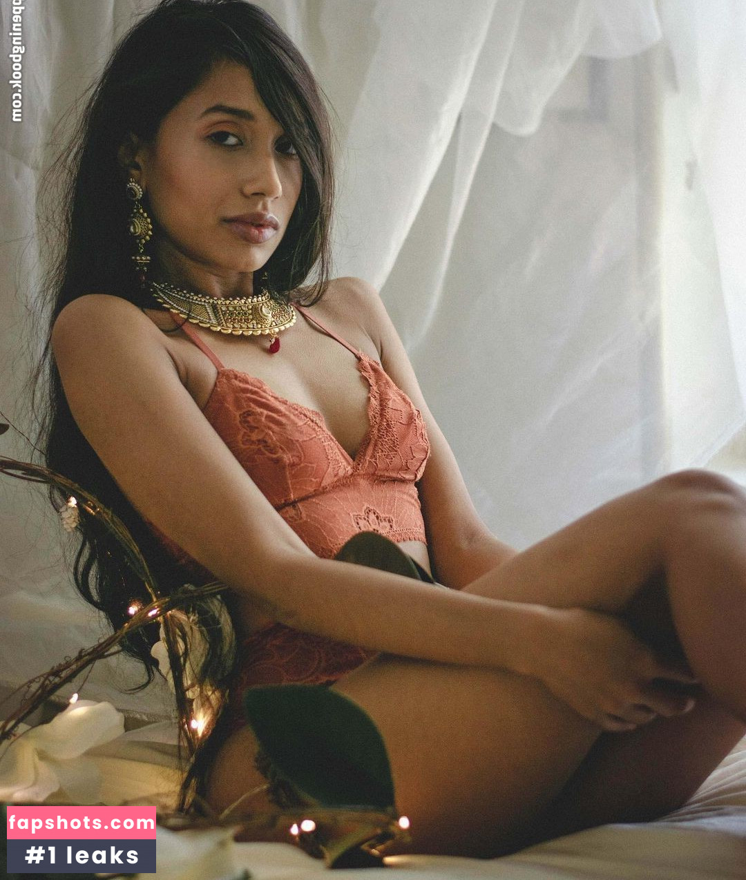 Kalham Amor nude babe gallery