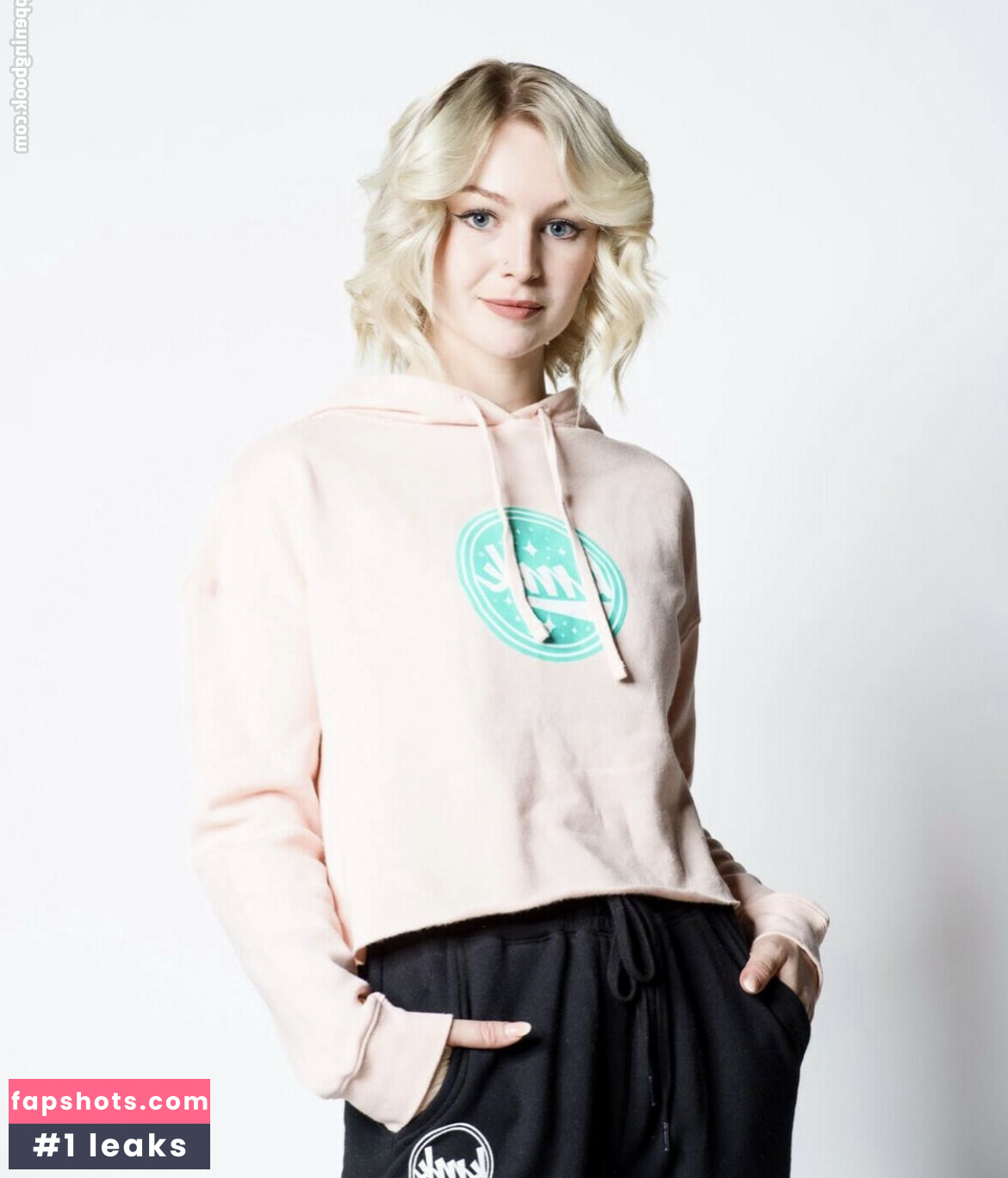 KallMeKris Nahé úniky fotek pouze od fanoušků #256 - Fapshots