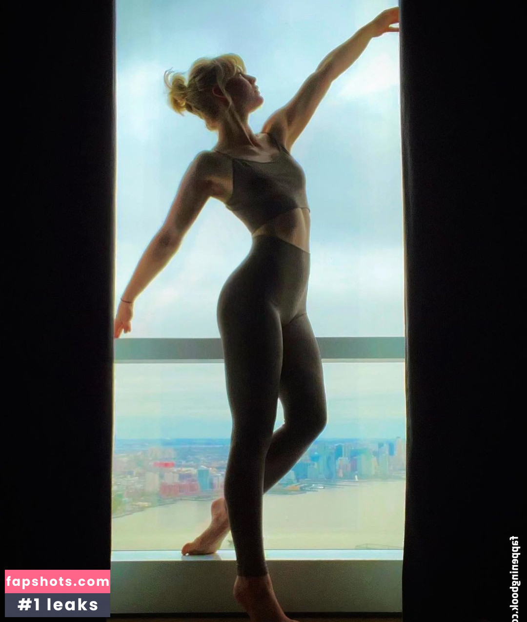 KallMeKris gallery photo #263