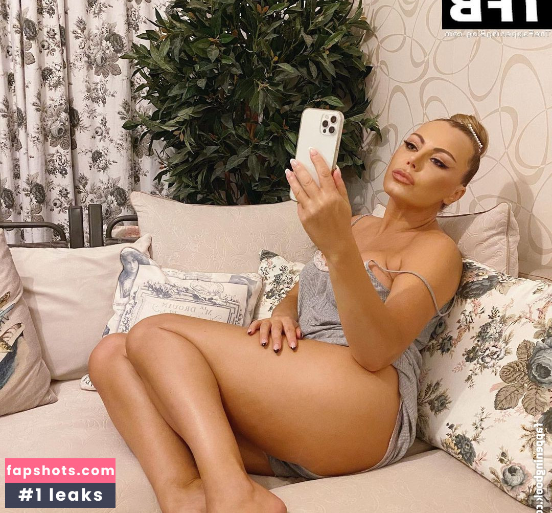 Kamelia gallery photo #27