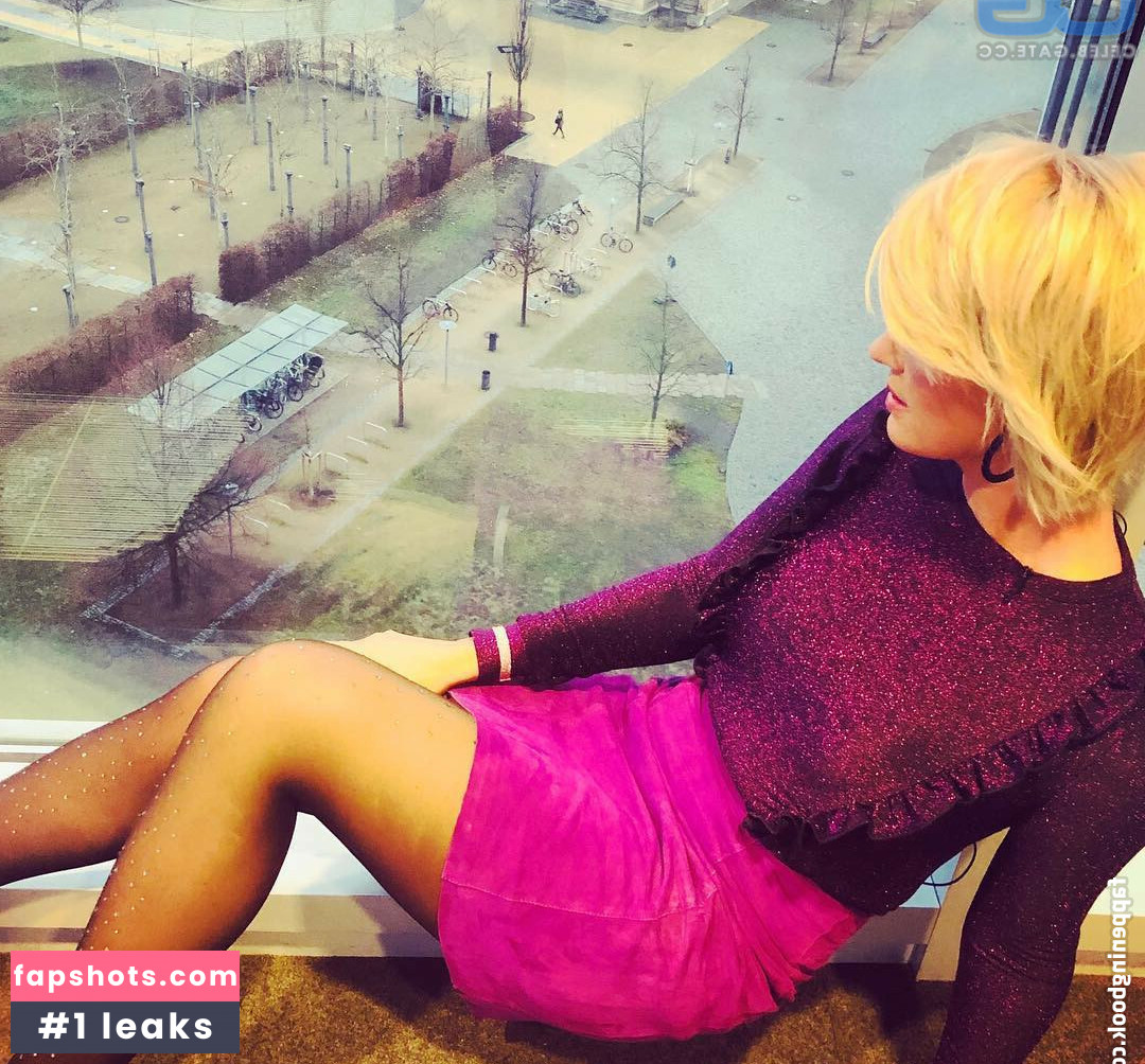 Kamilla Senjo gallery photo #7