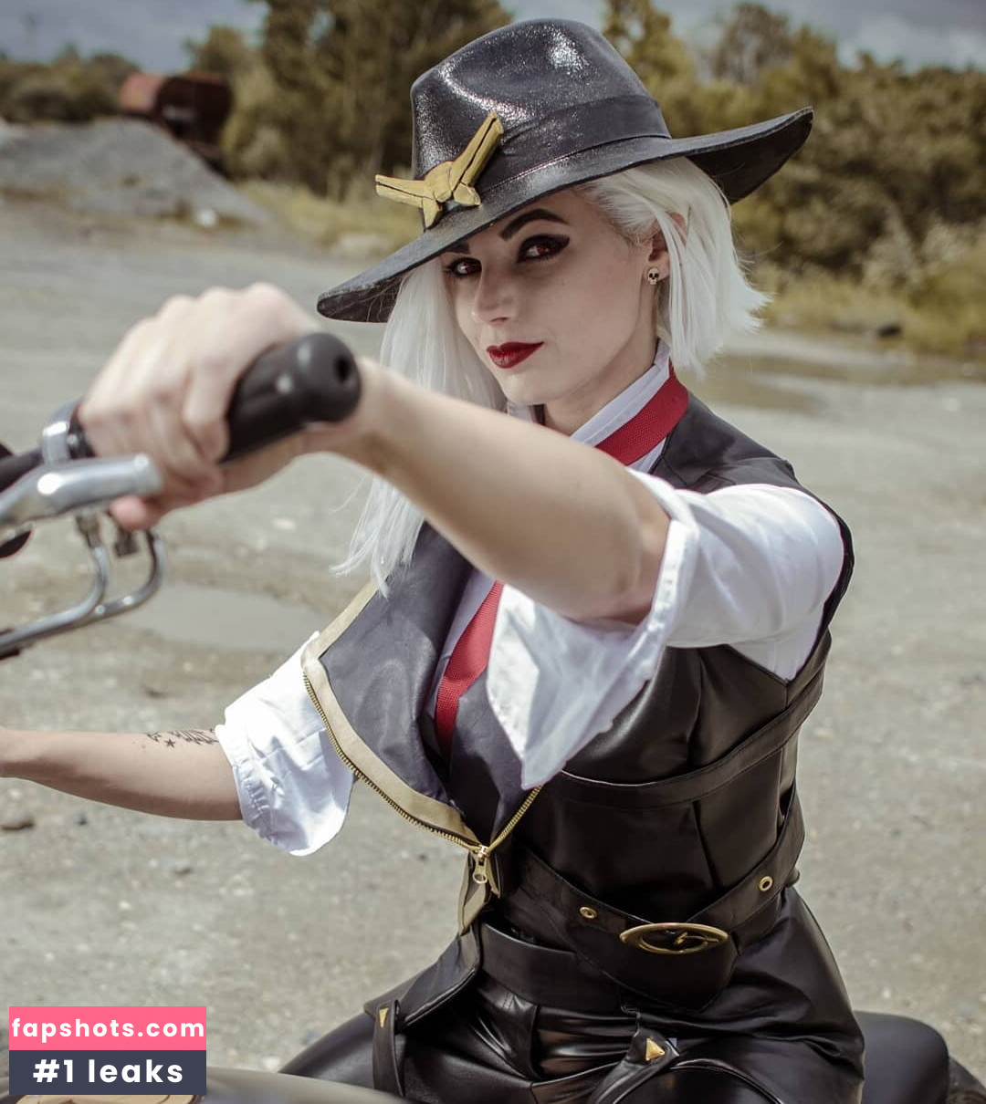 Kaminari Cosplay gallery photo #11