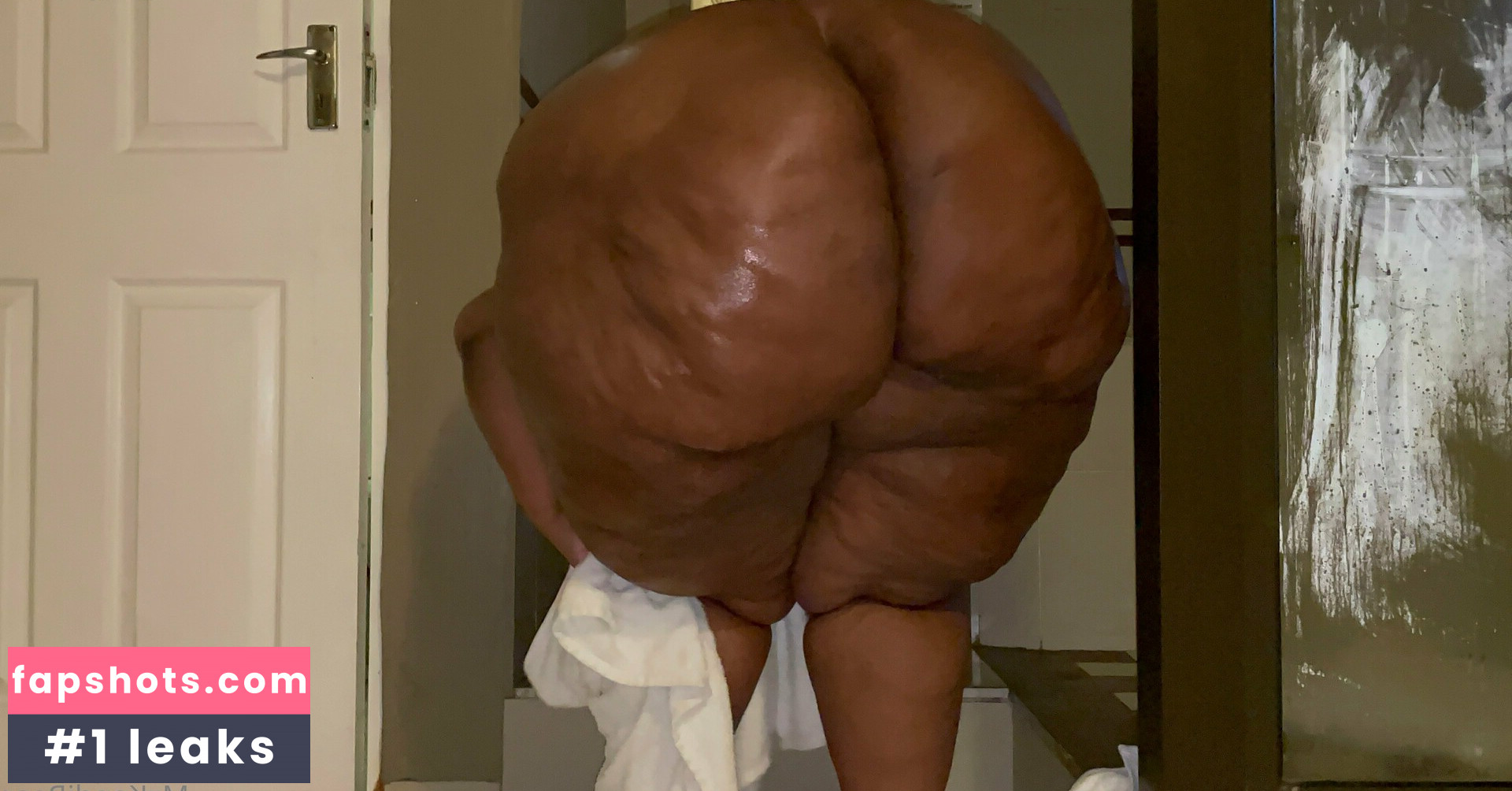 Kandi Pear gallery photo #4