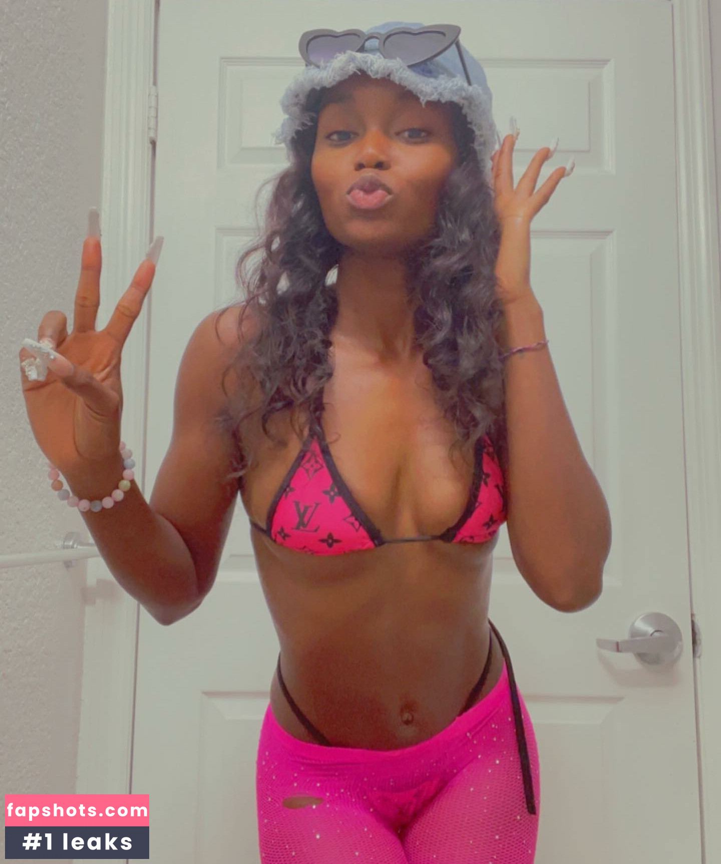 Kandie Monaee gallery photo #10