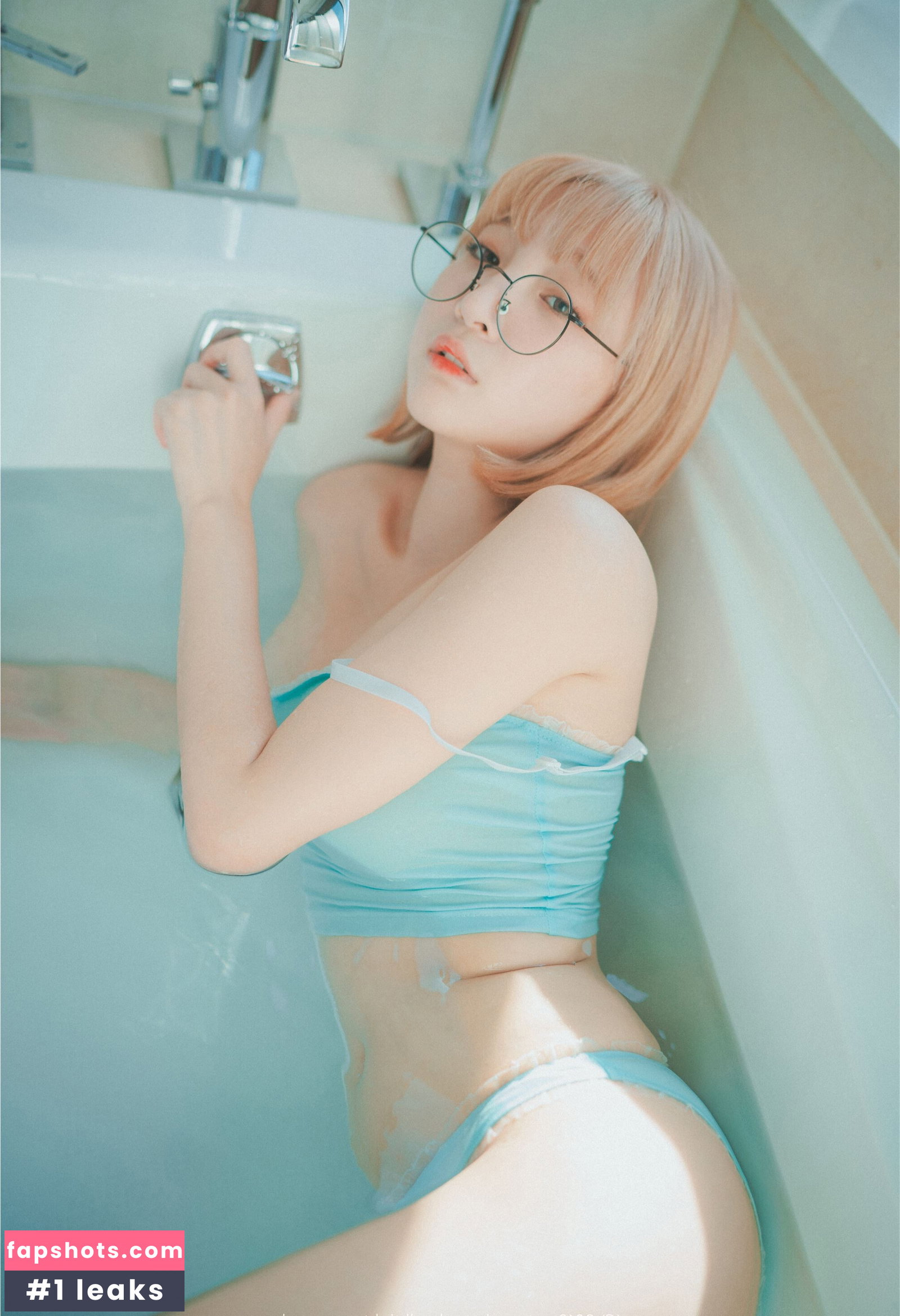 Kang In Kyung gallery photo #517