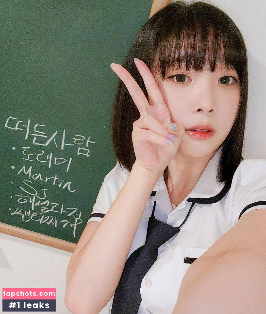 Kang In Kyung gallery photo #10