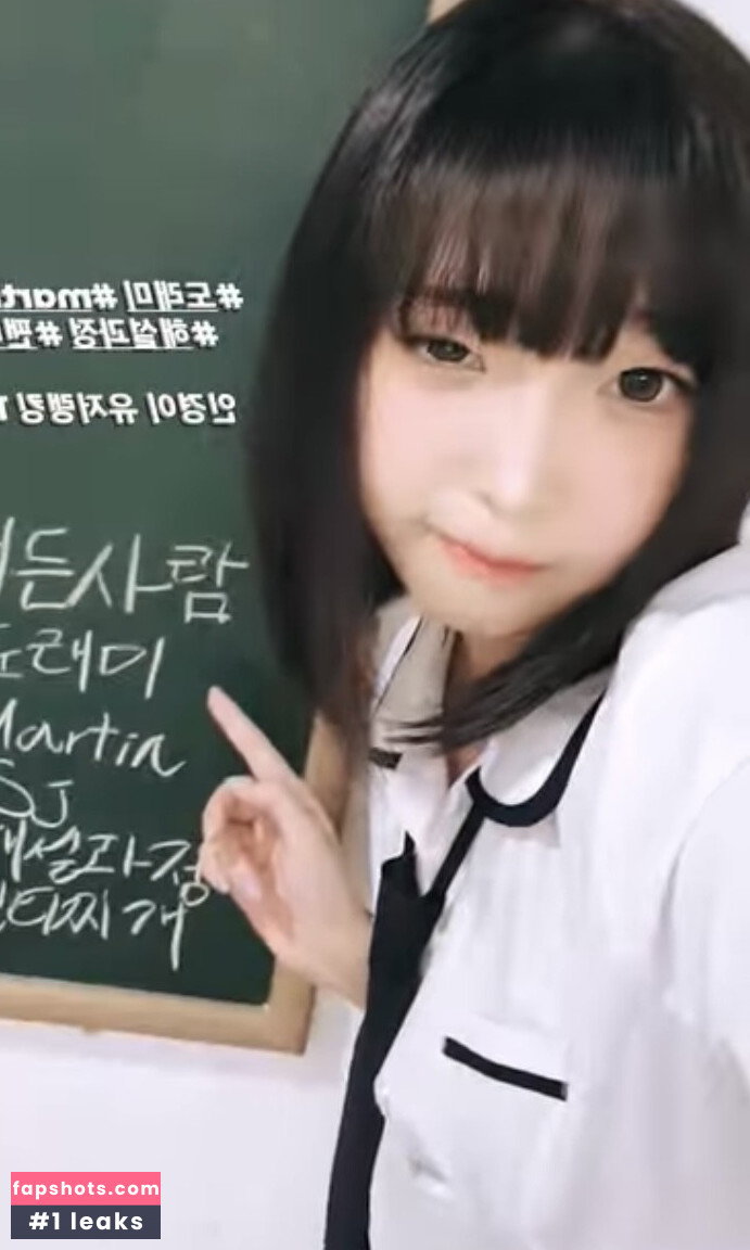 Kang In Kyung gallery photo #144