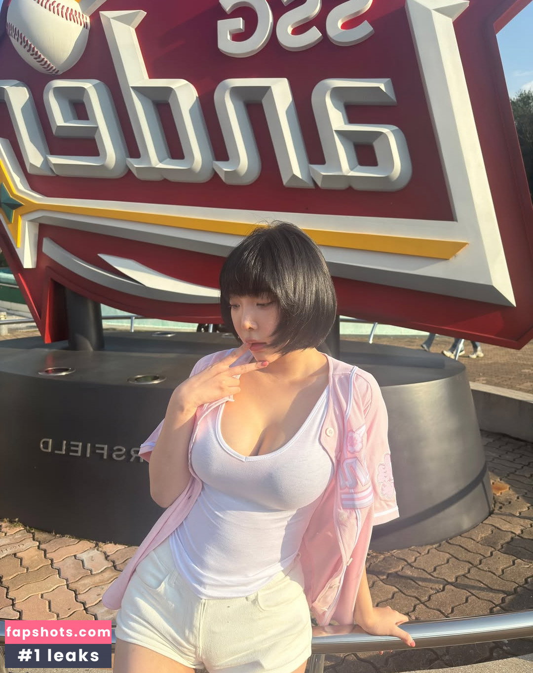 Kang In Kyung gallery photo #367