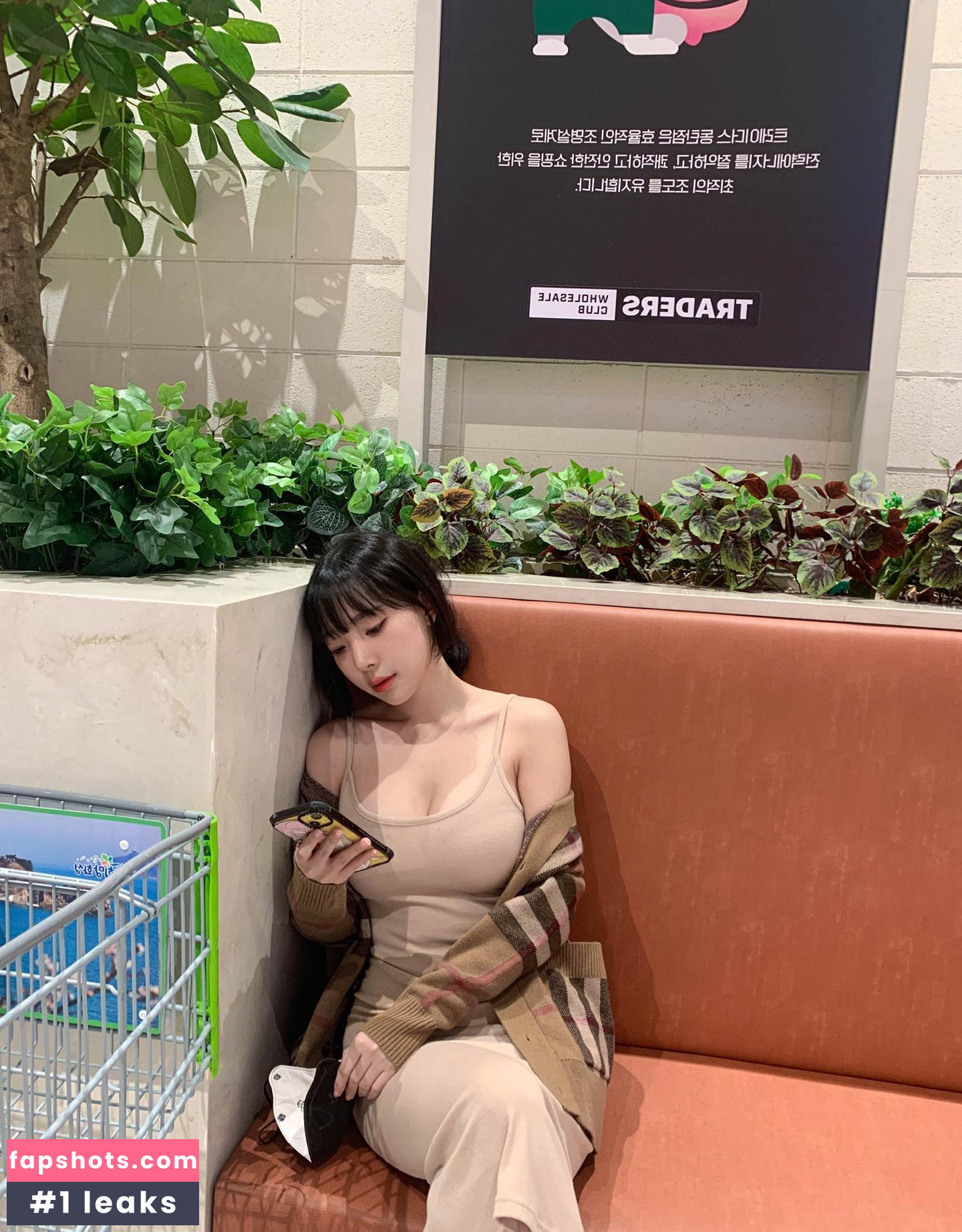 Kang In Kyung gallery photo #54