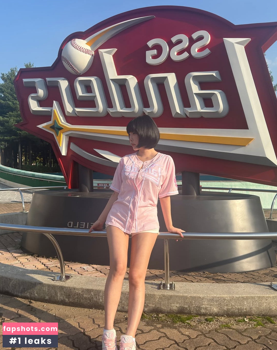 Kang In Kyung gallery photo #285