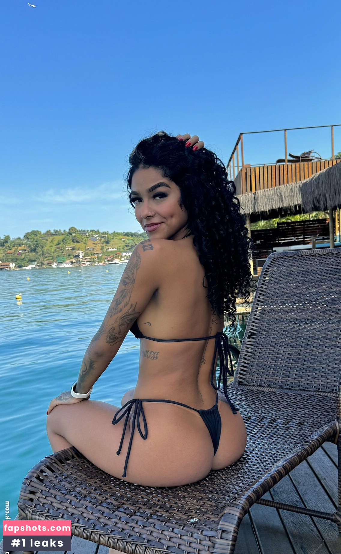 Karen Alencar gallery photo #7