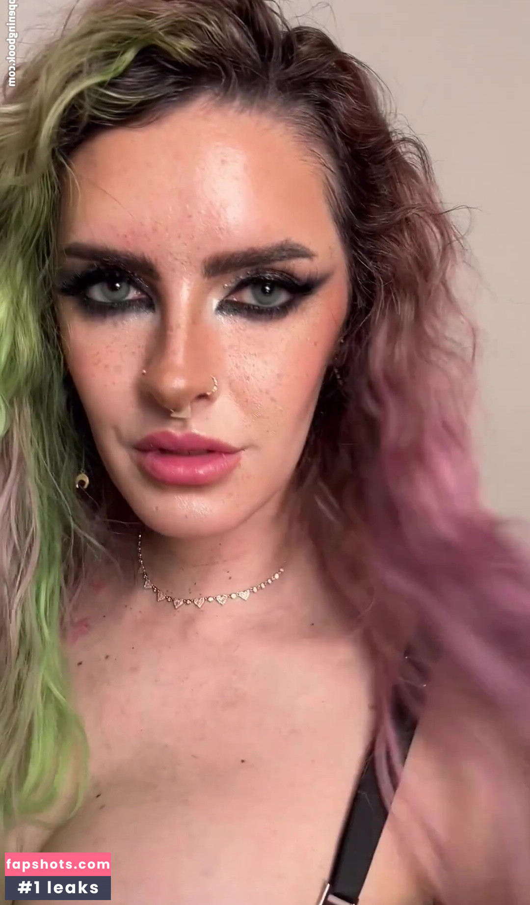 Karen Bachini gallery photo #2