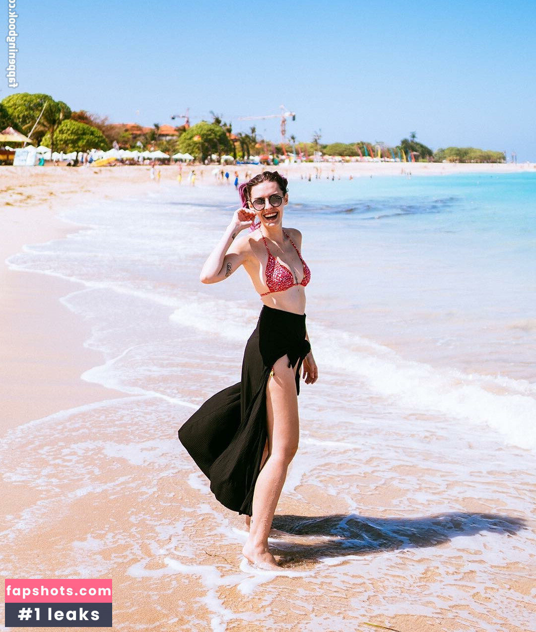 Karen Bachini gallery photo #13