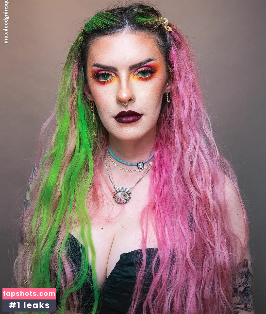 Karen Bachini gallery photo #14