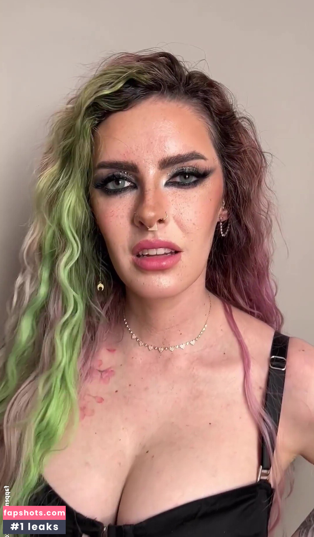 Karen Bachini gallery photo #17