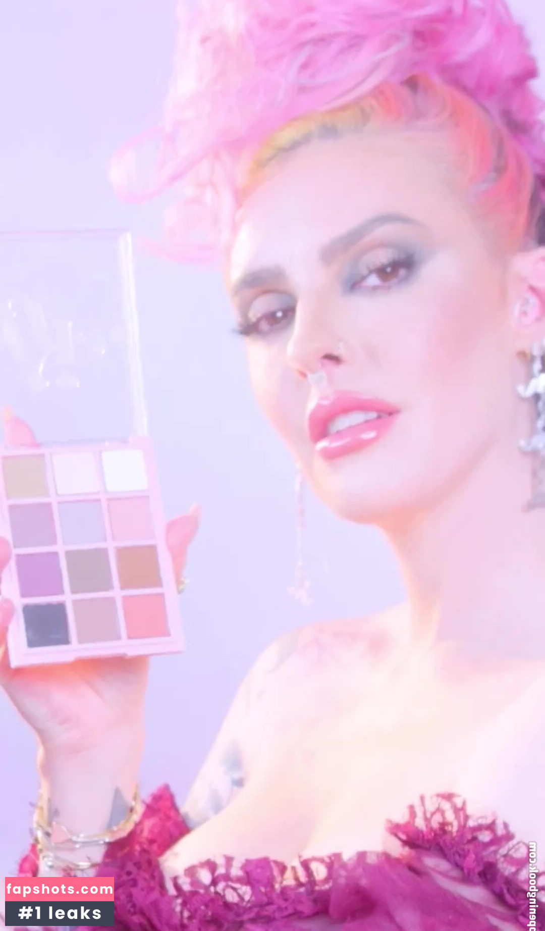 Karen Bachini gallery photo #3