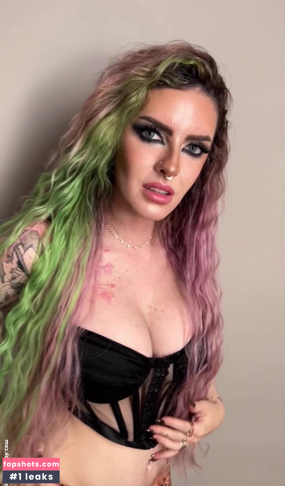 Karen Bachini gallery photo #26